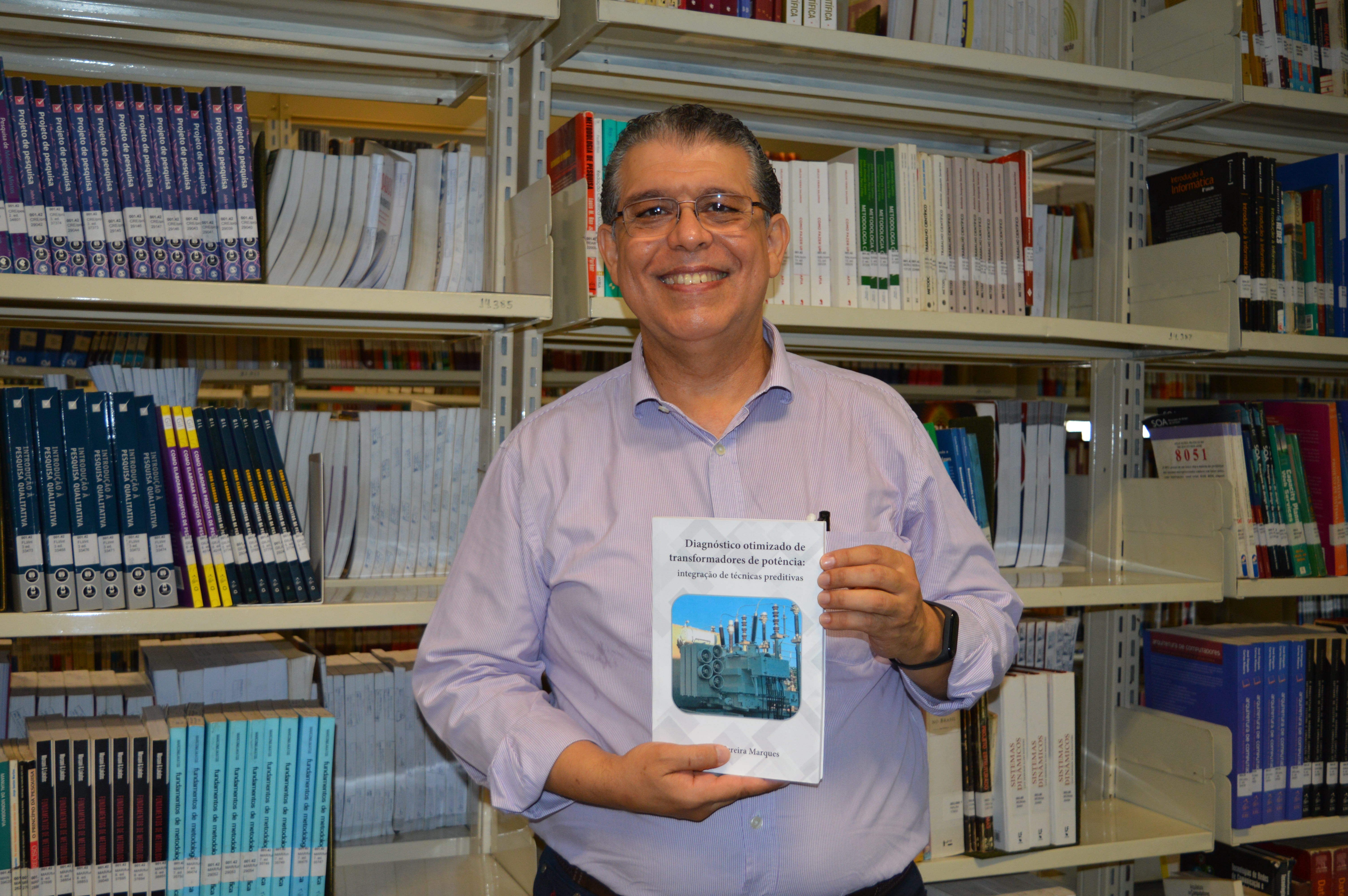 Professor do Câmpus Goiânia, André Marques, publicou neste ano livro que apresenta inovações para diagnóstico de transformadores de potência.